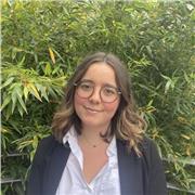 Etudiante en école de commerce, je serais ravie d'enseigner les mathématiques ou l'anglais.
